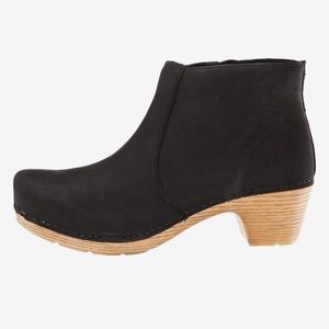 Dansko Black Mid Heel Clogs - Maria